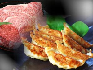 神戸牛が隠し味！極み餃子！！！